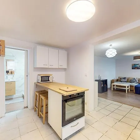 Appartement Basque Getaway - Center & Main